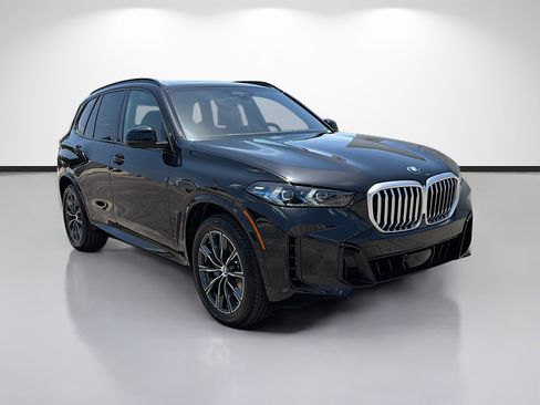 New 2026 BMW X5 xDrive40i w/ M Sport Package AWD/4WD image 1