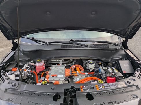 Used 2023 Chevrolet Bolt EUV Premier w/ Sun & Sound Package FWD image 4