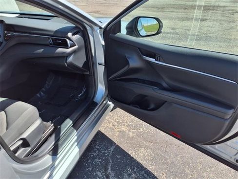 Used 2023 Toyota Camry LE image 91