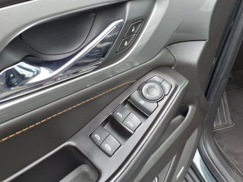 Used 2020 Chevrolet Traverse RS FWD image 11