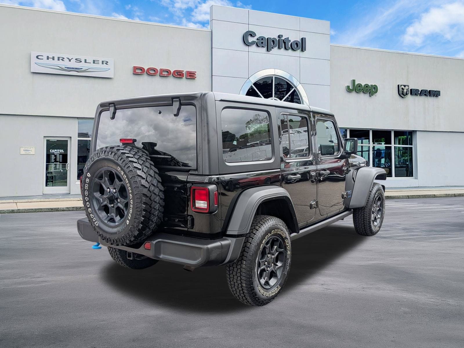 Used 2023 Jeep Wrangler Unlimited w/ Cold Weather Group AWD/4WD image 3