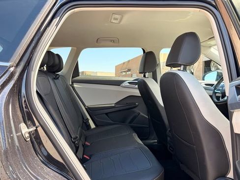 Used 2026 Volkswagen Taos SE AWD/4WD image 18