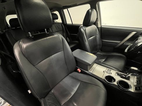 Used 2011 Toyota Highlander SE image 12