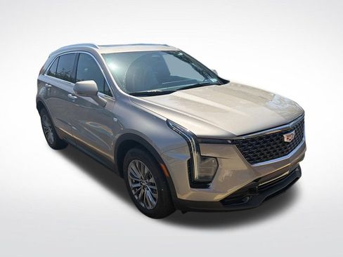 Used 2024 Cadillac XT4 Premium Luxury FWD image 3