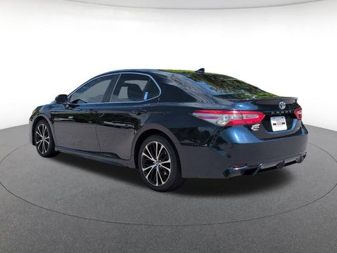 Used 2019 Toyota Camry SE FWD image 3