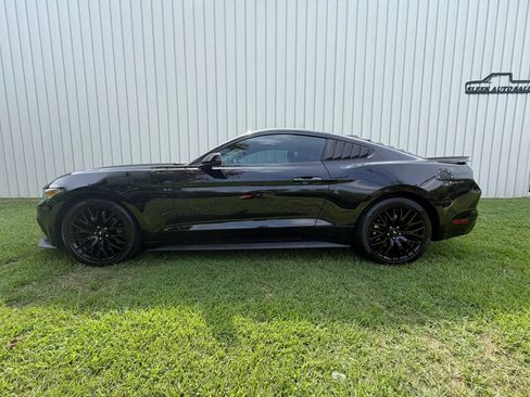 Used 2017 Ford Mustang GT w/ GT Performance Package RWD image 7