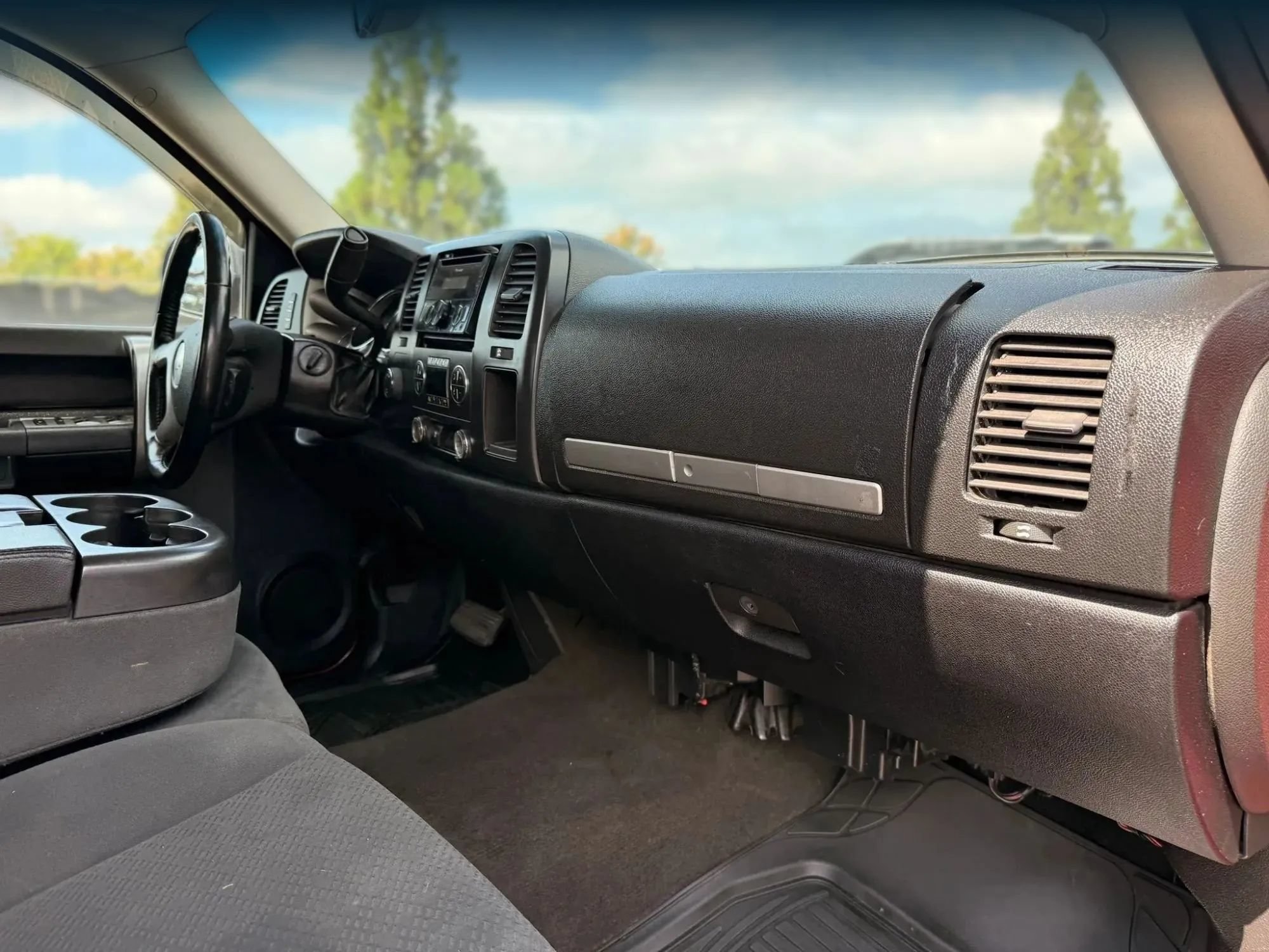 Used 2007 Chevrolet Silverado 1500 LT w/ 1LT Convenience Package AWD/4WD image 19