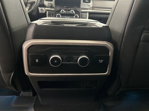 Used 2022 Ford Expedition XLT image 28