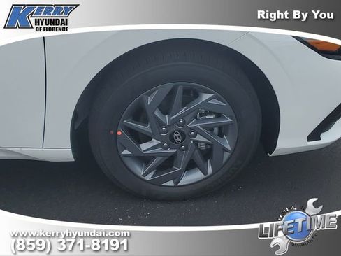 New 2026 Hyundai Elantra Hybrid FWD image 6