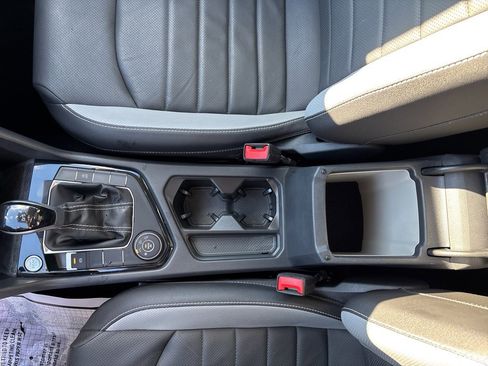 Used 2024 Volkswagen Taos SEL image 28