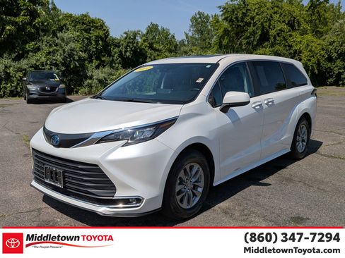 Certified 2024 Toyota Sienna XLE AWD/4WD image 7