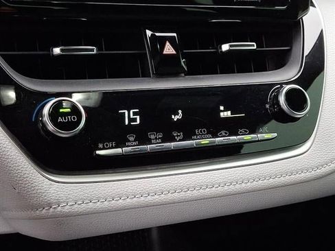 Used 2022 Toyota Corolla SE image 15