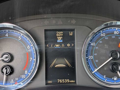 Used 2017 Toyota Corolla SE image 29