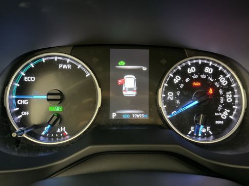 Used 2022 Toyota RAV4 LE AWD/4WD image 18