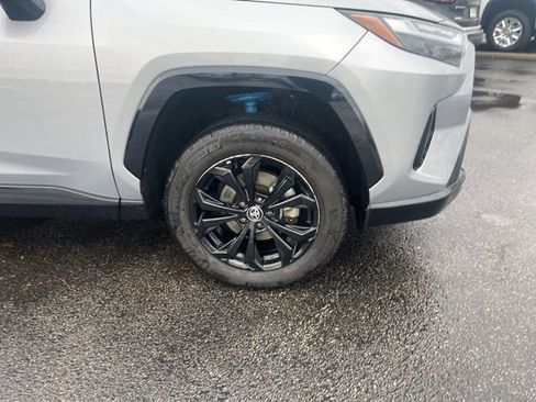 Used 2022 Toyota RAV4 SE image 6