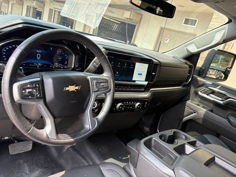 Used 2024 Chevrolet Silverado 2500 LTZ AWD/4WD image 17
