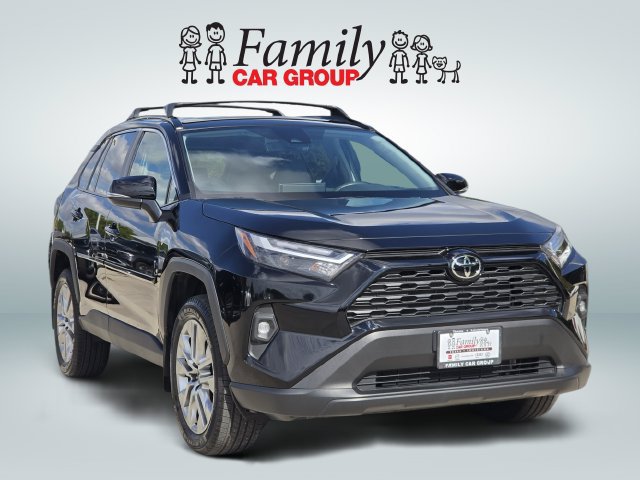 Used 2025 Toyota RAV4 XLE Premium FWD image 2