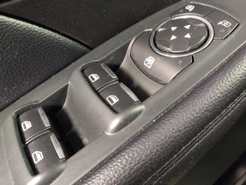 Used 2017 Ford Explorer XLT image 27