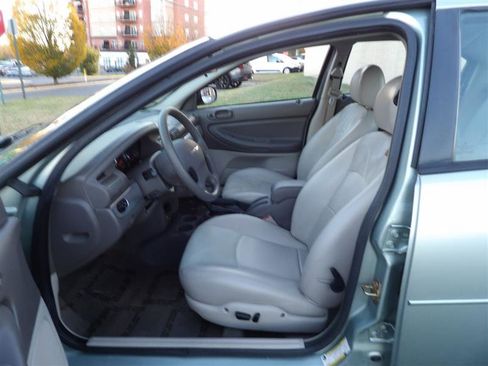 Used 2005 Chrysler Sebring Touring w/ Leather Value Pkg image 20