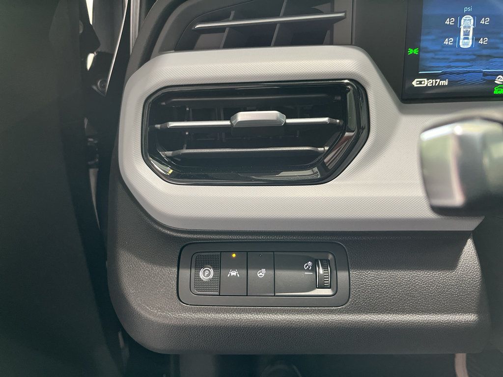 New 2027 Chevrolet Bolt LT w/ Comfort Package FWD image 29