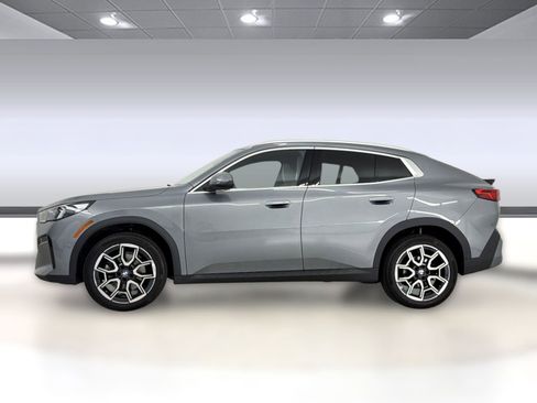 Used 2025 BMW X2 xDrive28i w/ Premium Package AWD/4WD image 2