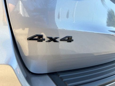 Used 2019 Jeep Grand Cherokee Altitude AWD/4WD image 5