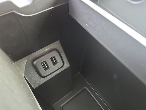 Used 2024 Chevrolet Equinox Premier image 29