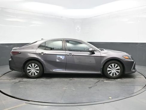 Used 2021 Toyota Camry LE image 8