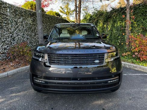 New 2025 Land Rover Range Rover SE image 2