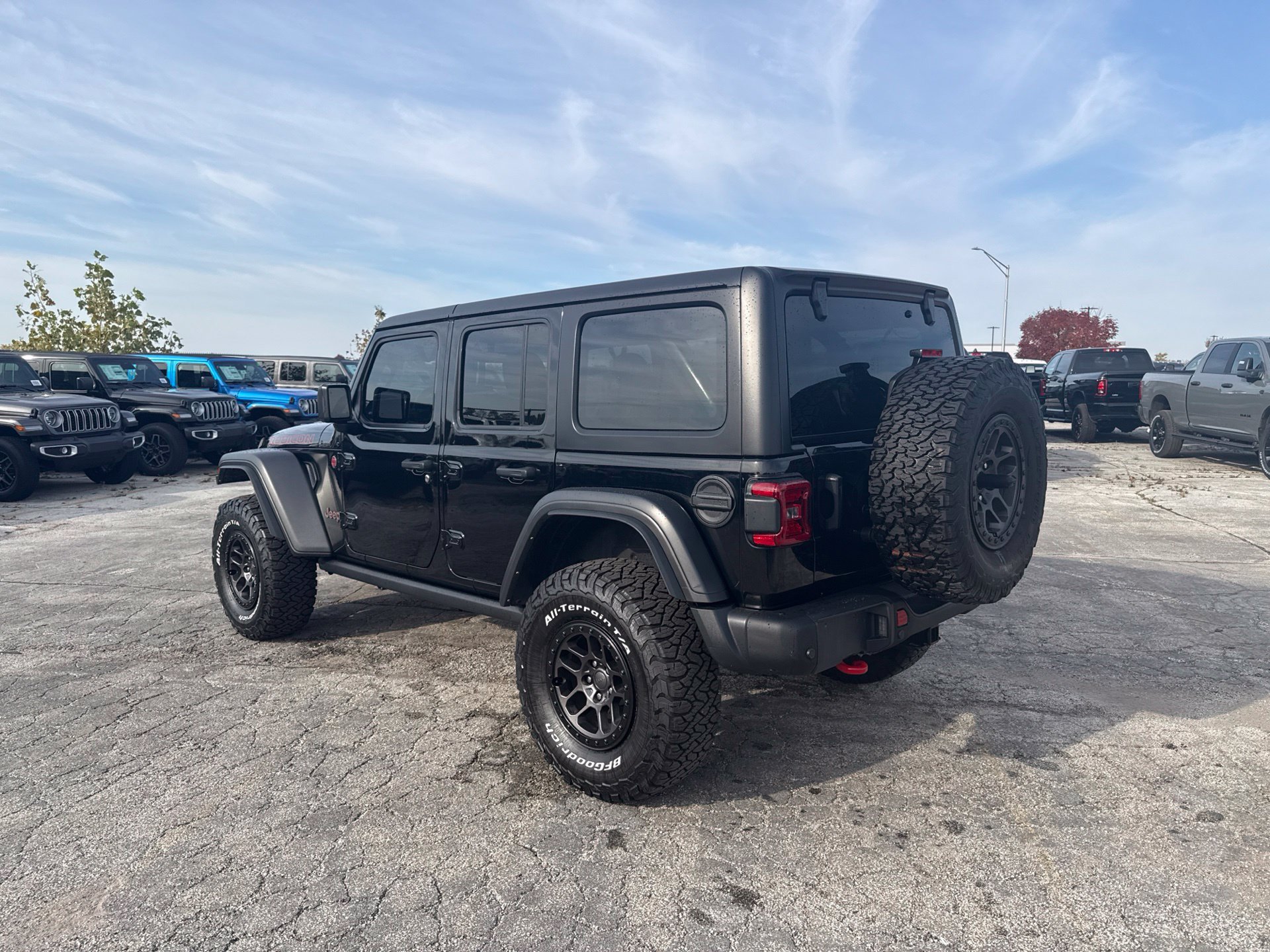 Used 2022 Jeep Wrangler Unlimited Rubicon w/ Xtreme Recon 35" Tire Package AWD/4WD image 8