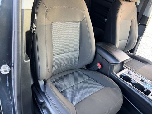 Used 2023 Ford Explorer XLT image 28