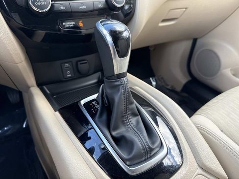 Used 2017 Nissan Rogue SV image 36