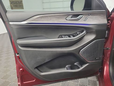 Used 2024 Jeep Grand Cherokee L Overland w/ Advanced Protech Group III image 10