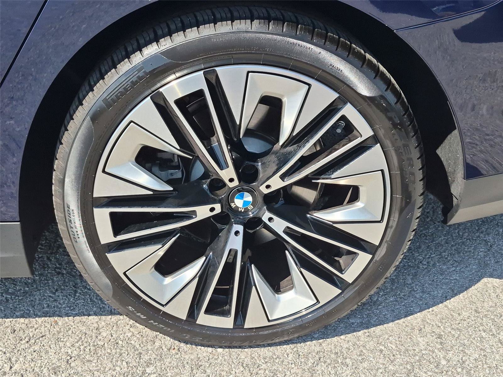 Used 2026 BMW 530i xDrive w/ Premium Package AWD/4WD image 11