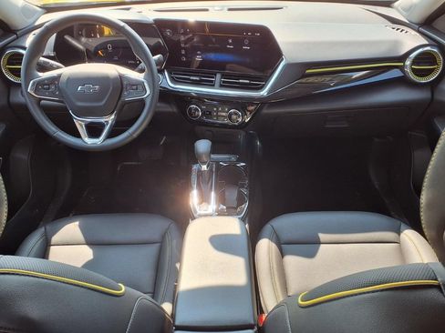 Used 2025 Chevrolet Trax ACTIV FWD image 15