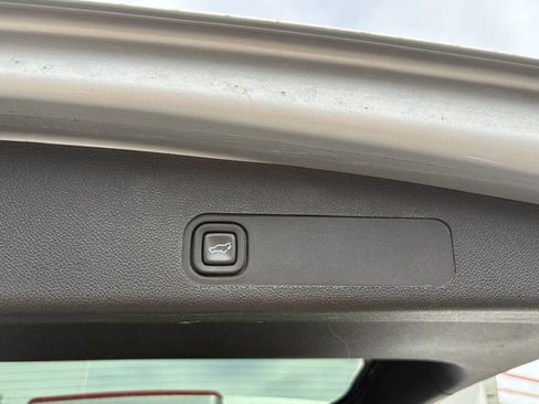 Used 2013 Chevrolet Tahoe LTZ AWD/4WD image 38