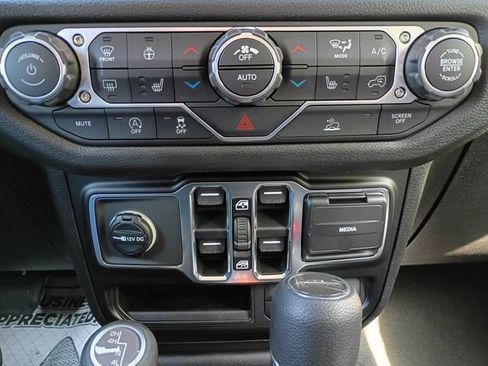 New 2026 Jeep Gladiator Sport AWD/4WD image 16