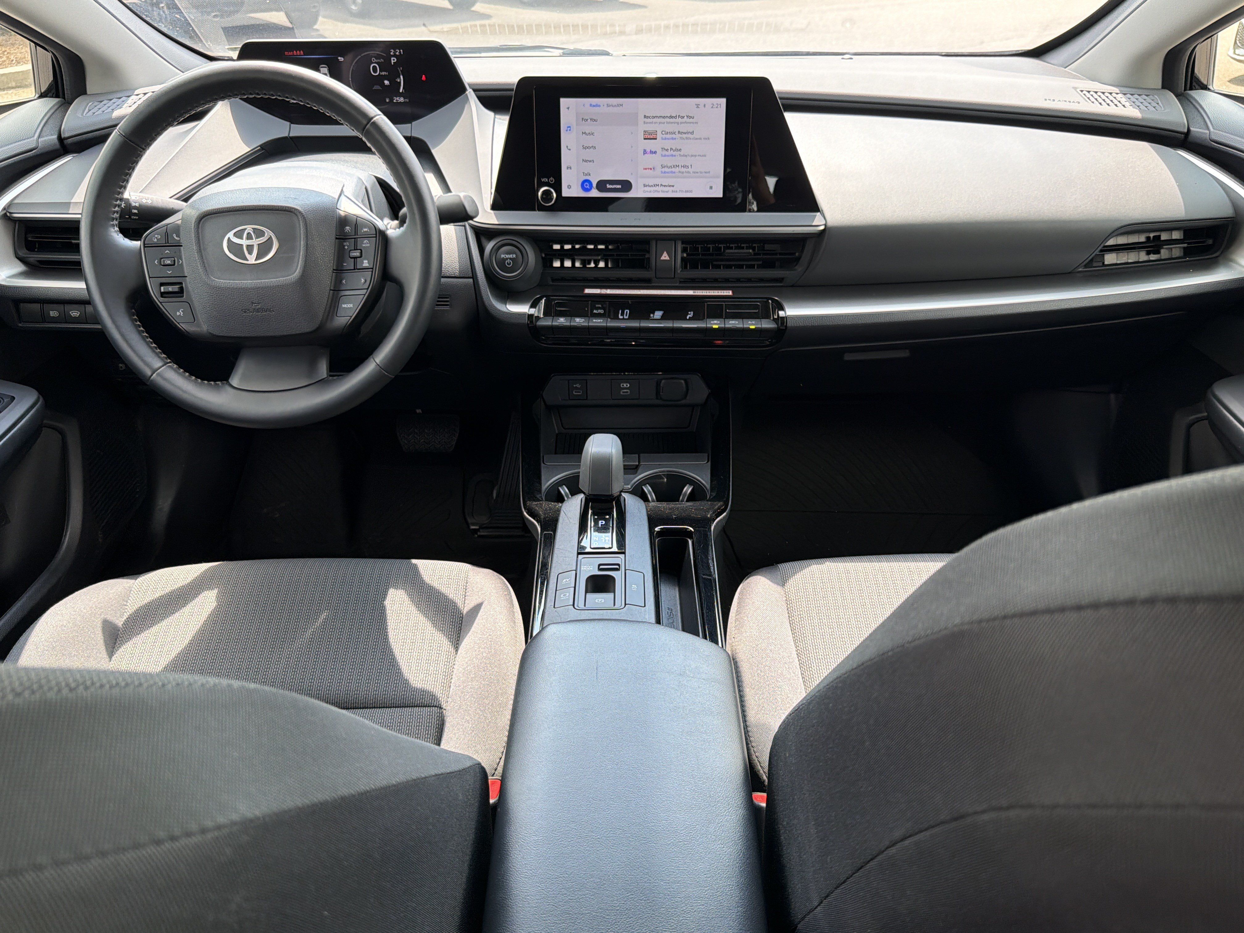 Certified 2025 Toyota Prius LE AWD/4WD image 4