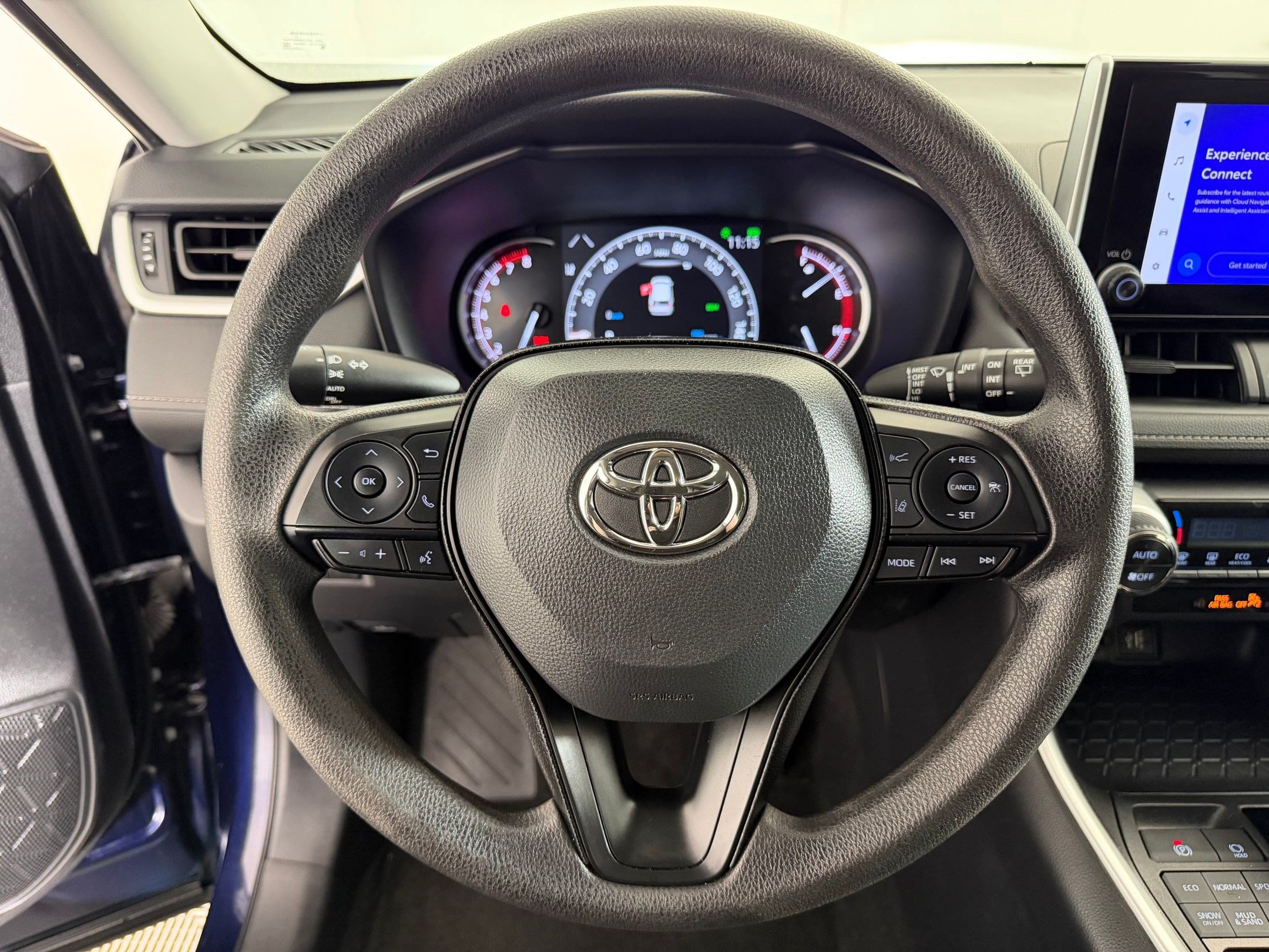 Used 2025 Toyota RAV4 XLE AWD/4WD image 11