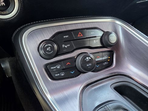 Used 2015 Dodge Challenger SXT RWD image 15