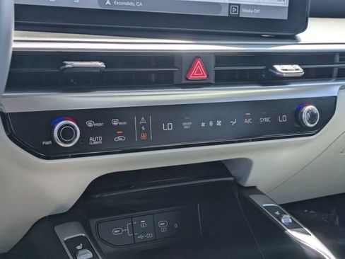 Certified 2025 Kia Sorento EX w/ EX Panoramic Sunroof Package AWD/4WD image 25