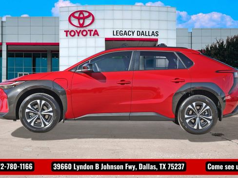 Used 2024 Toyota bZ4X XLE w/ Weather Package image 7