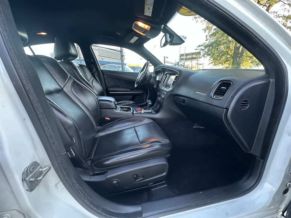 Used 2022 Dodge Charger SXT w/ Plus Group RWD image 25