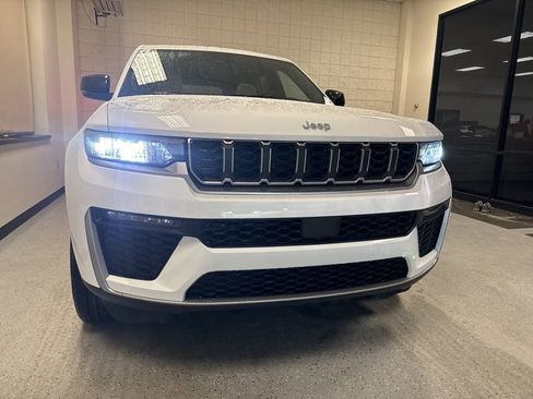 New 2026 Jeep Grand Cherokee Limited AWD/4WD image 9