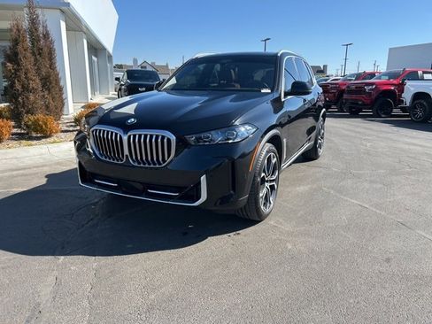 Used 2024 BMW X5 xDrive40i w/ Premium Package image 3