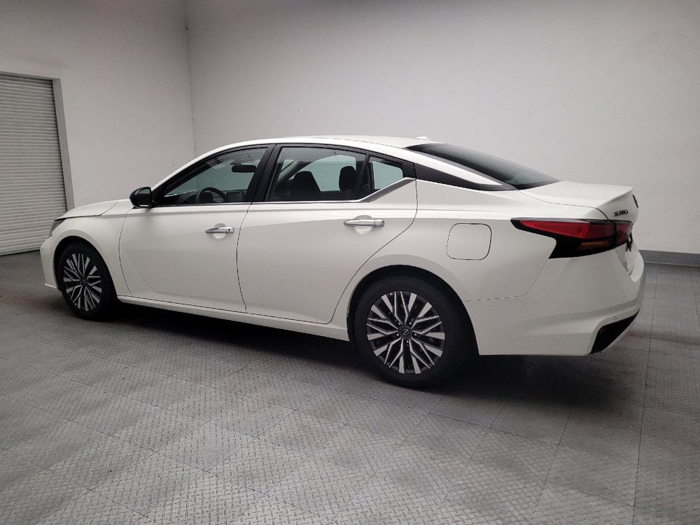 Used 2025 Nissan Altima 2.5 SV FWD image 3