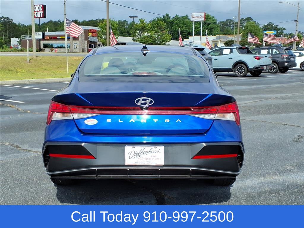 Used 2025 Hyundai Elantra SEL FWD image 17