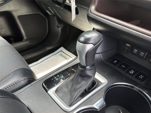Used 2017 Toyota Highlander Plus w/ Carpet Mat Package AWD/4WD image 18