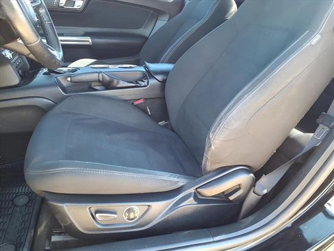 Used 2017 Ford Mustang Coupe image 11