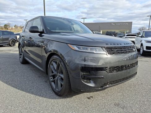 New 2025 Land Rover Range Rover Sport SE image 4